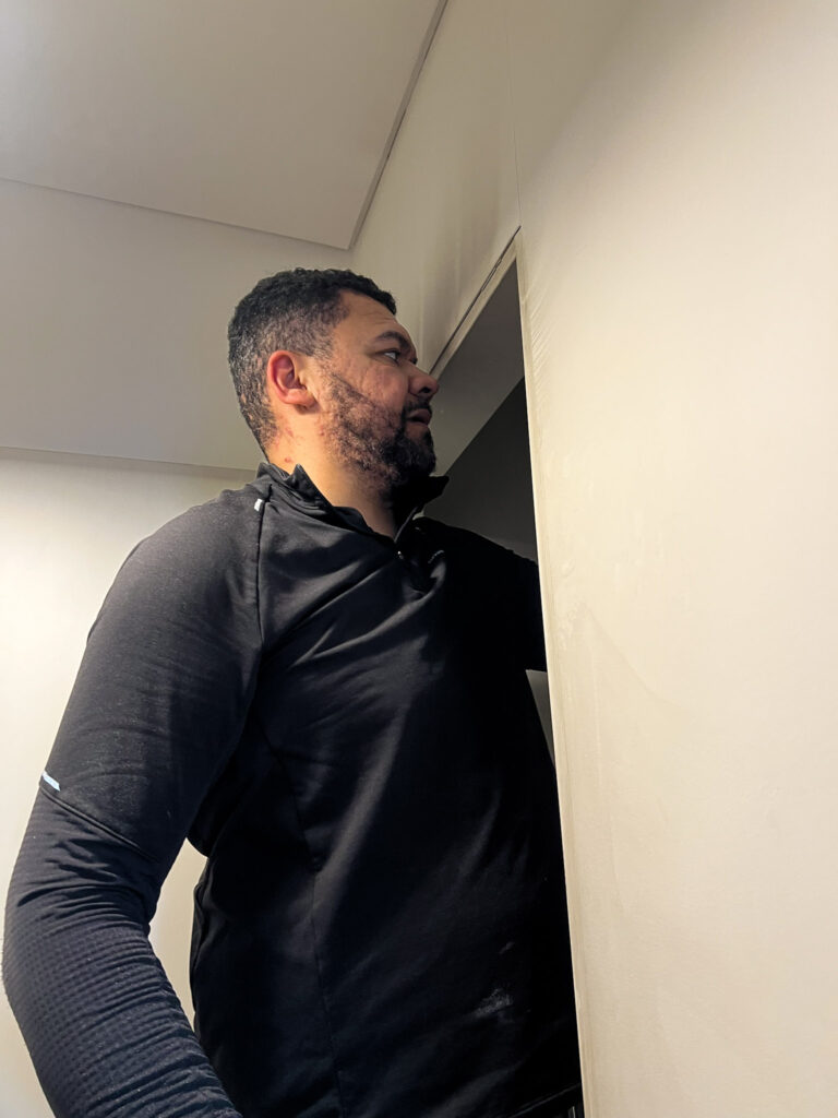 Especialista do Grupo Teck a reparar